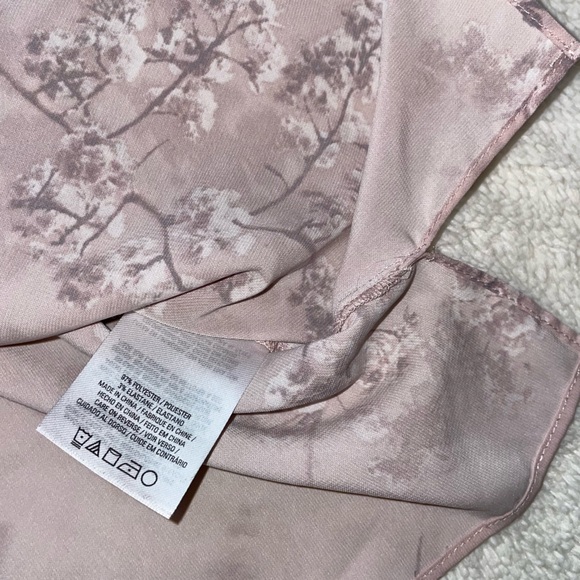 Tahari Dusty Rose/Mauve Pink Floral Long Sleeve V Neck Blouse - Picture 6 of 6